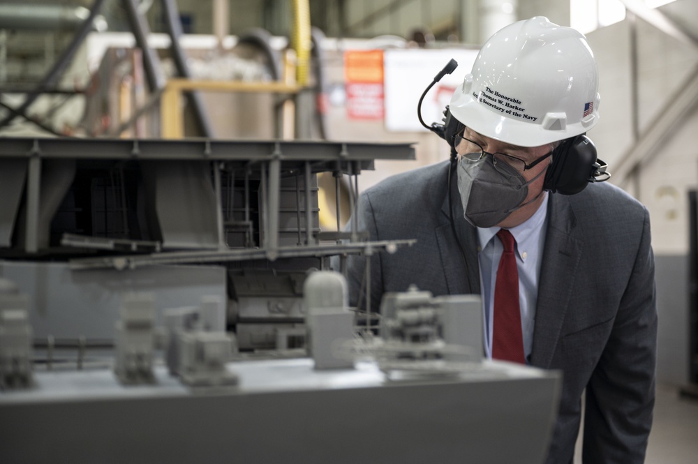 SECNAV Tours General Dynamics Bath Iron Works