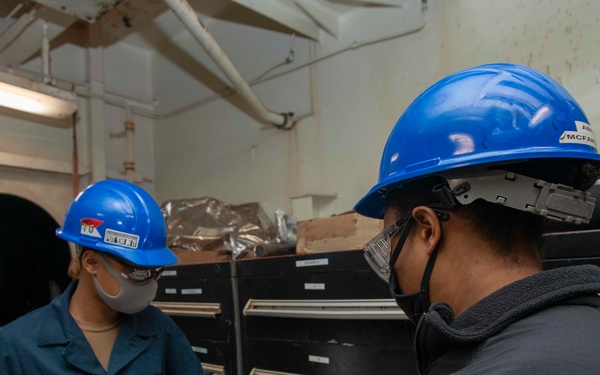 USS Ronald Reagan (CVN 76) Storeroom
