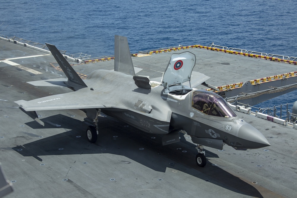 15th MEU F-35Bs conduct flight operations in South China Sea