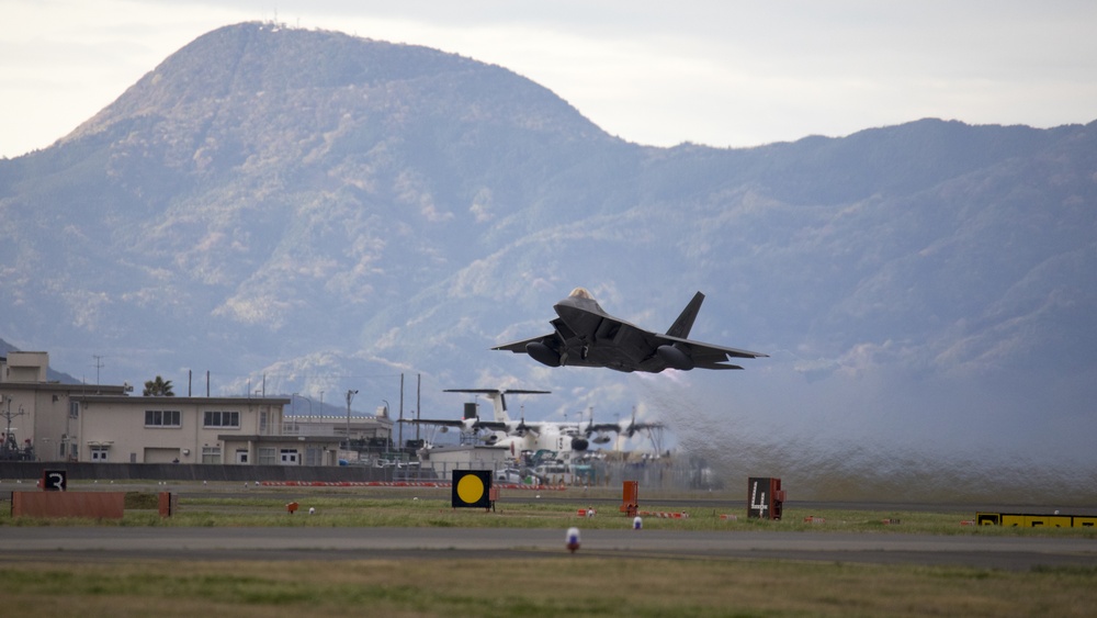 F-22 Raptors Depart MCAS Iwakuni