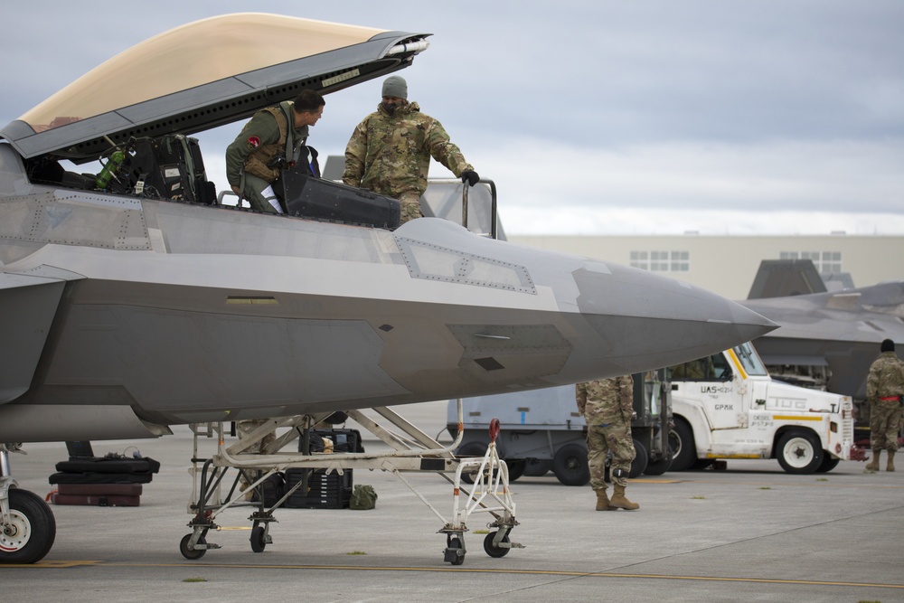 F-22 Raptors Depart MCAS Iwakuni