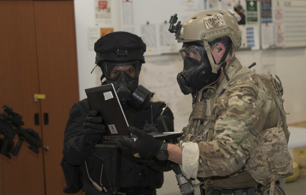 A U.S. Special Operations Forces members and a Qatari Special Forces soldier work together during IS 21