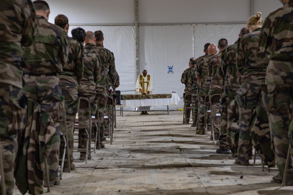 U.S. chaplain holds Easter Mass for French