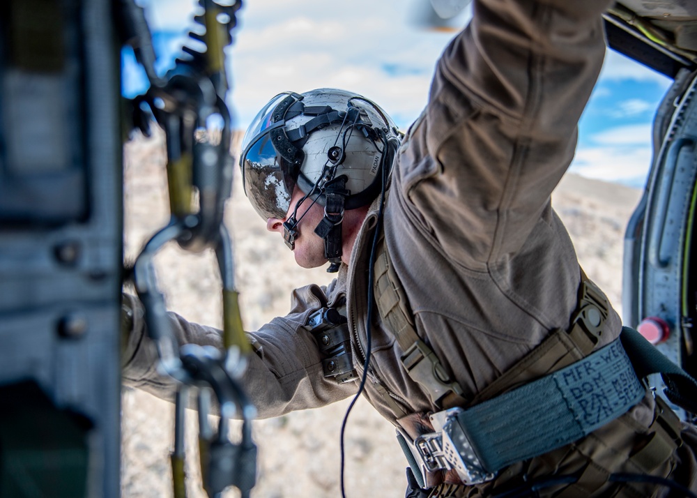 &quot;Longhorns&quot; of Helicopter SAR Squadron Conduct Mountain Flying SAR Training