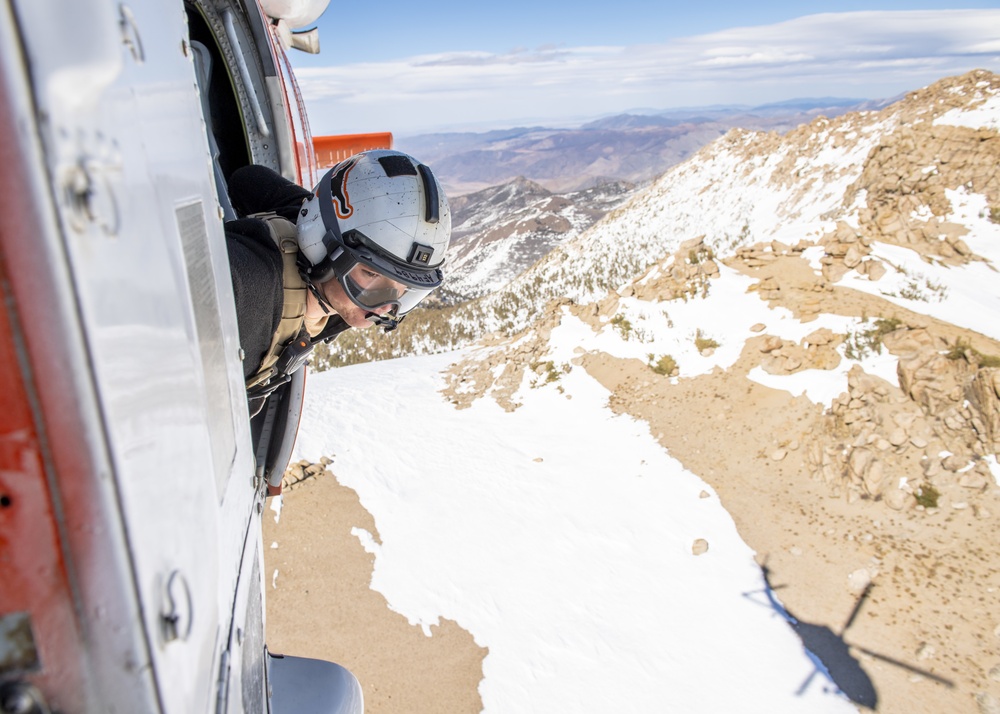 &quot;Longhorns&quot; of Helicopter SAR Squadron Conduct Mountain Flying SAR Training