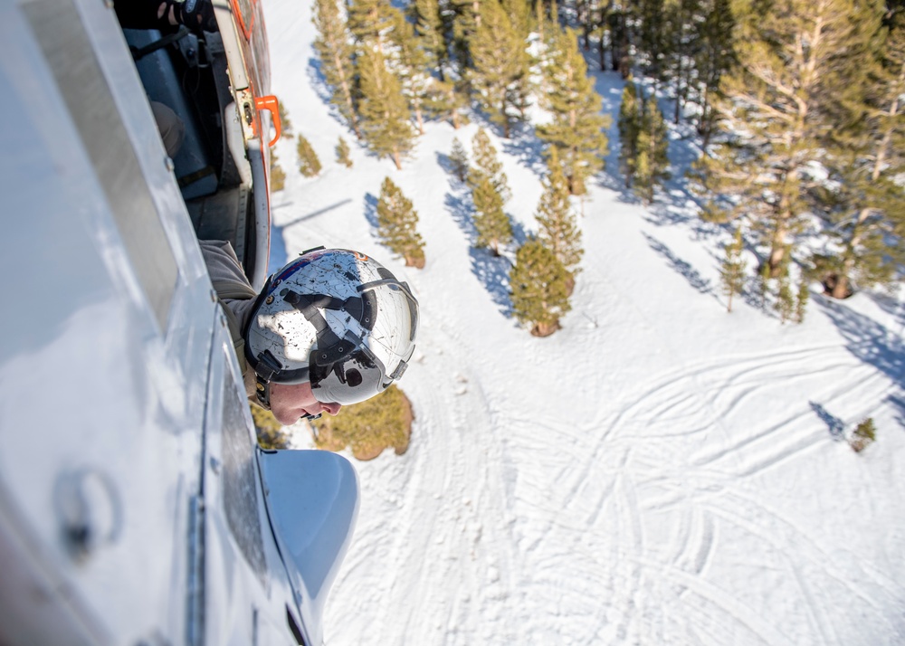 &quot;Longhorns&quot; of Helicopter SAR Squadron Conduct Mountain Flying SAR Training