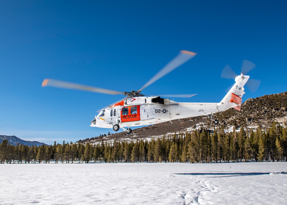 &quot;Longhorns&quot; of Helicopter SAR Squadron Conduct Mountain Flying SAR Training