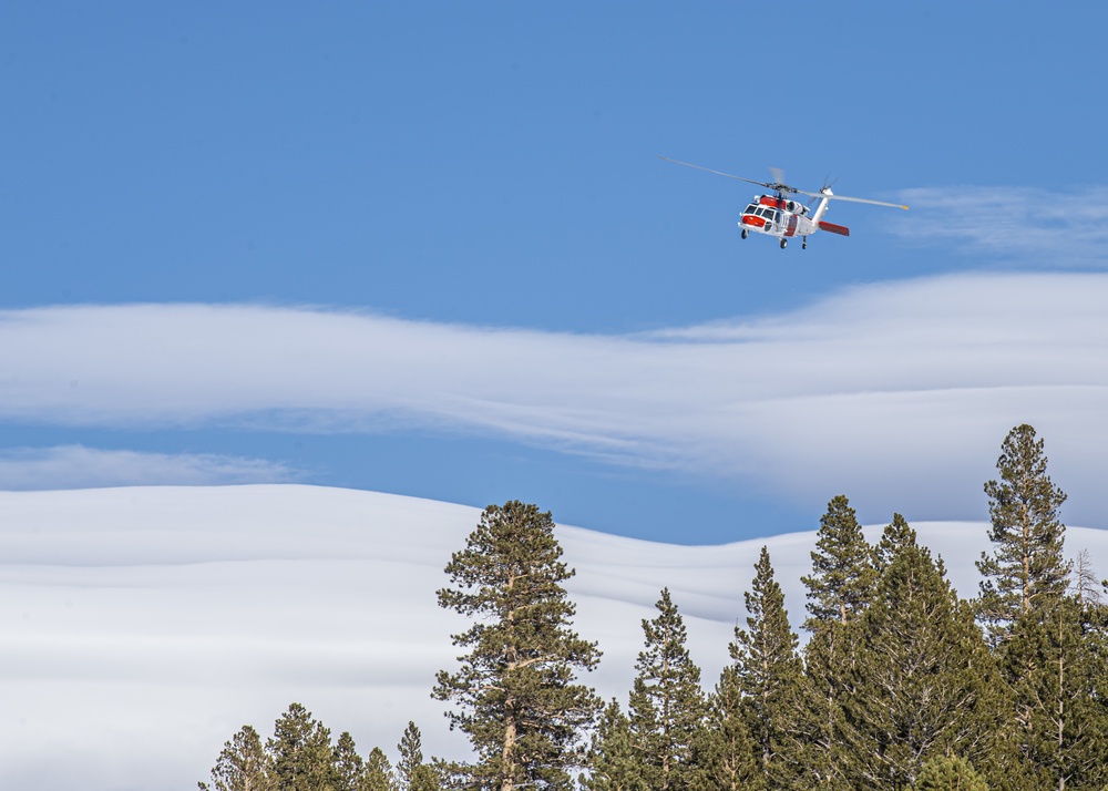 &quot;Longhorns&quot; of Helicopter SAR Squadron Conduct Mountain Flying SAR Training