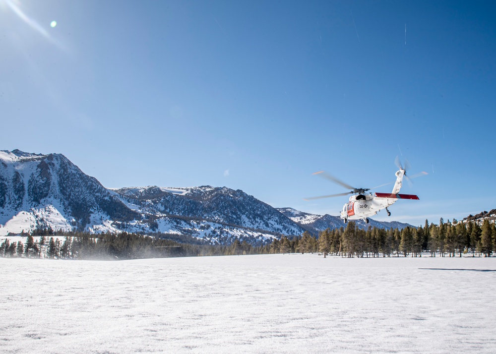 &quot;Longhorns&quot; of Helicopter SAR Squadron Conduct Mountain Flying SAR Training