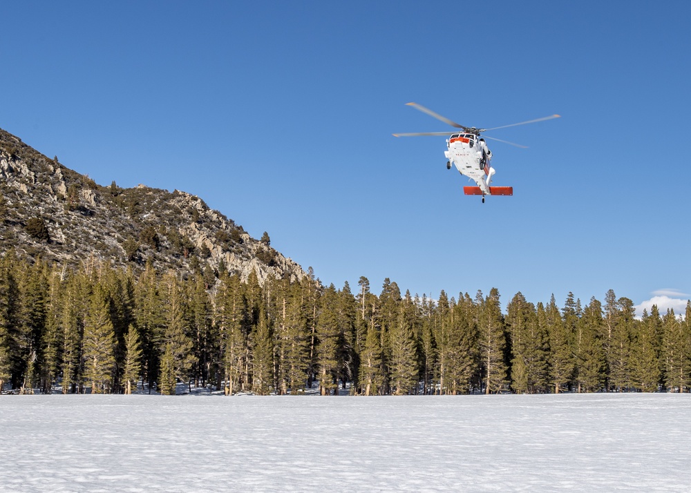 &quot;Longhorns&quot; of Helicopter SAR Squadron Conduct Mountain Flying SAR Training