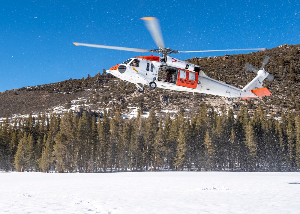 &quot;Longhorns&quot; of Helicopter SAR Squadron Conduct Mountain Flying SAR Training