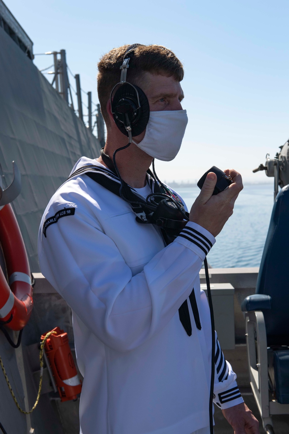 USS Charleston Begins Underway