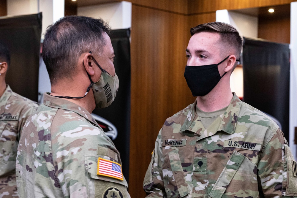 3rd Infantry Division CG awards VST Soldiers