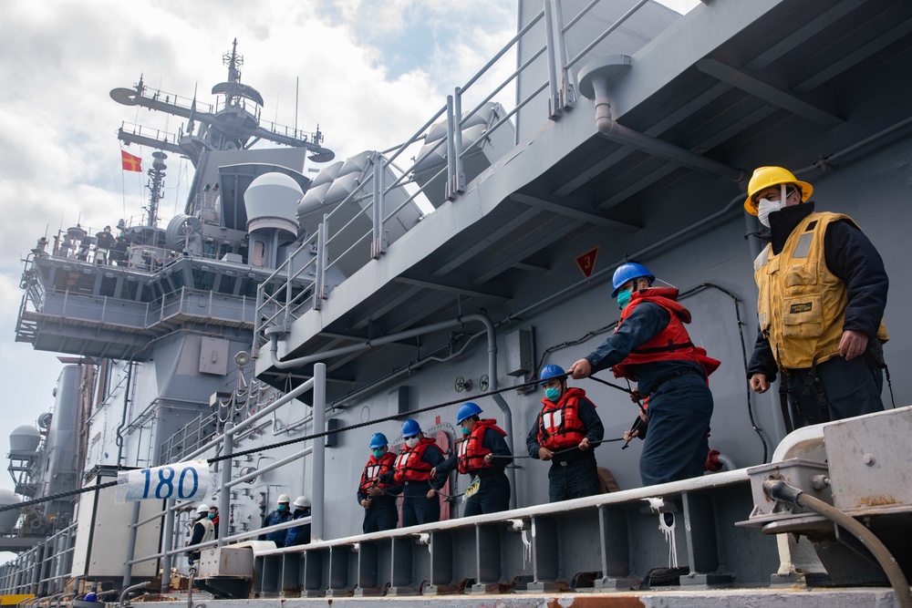 Kearsarge Conducts a Replenishment-at-Sea