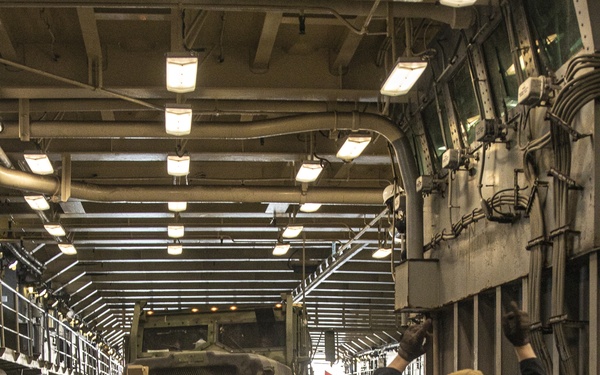 USS Pearl Harbor offload 11th MEU Marines