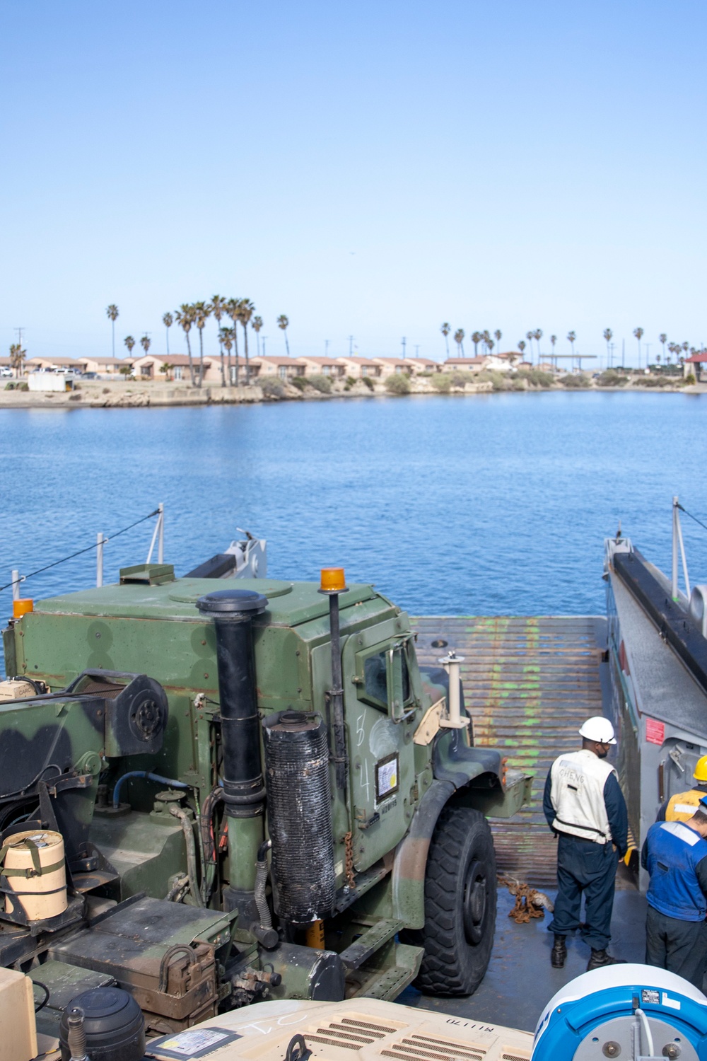 USS Pearl Harbor offload 11th MEU Marines