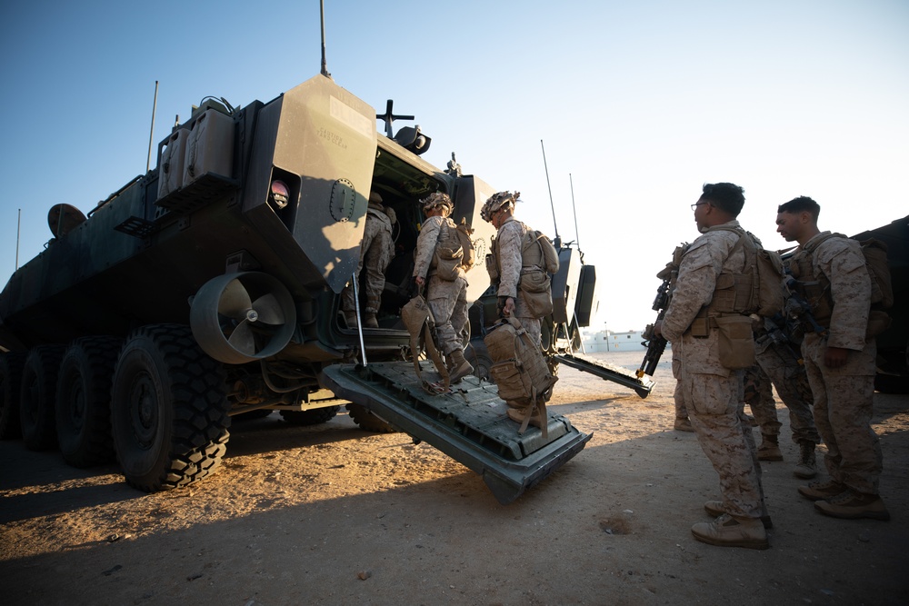 Delta Company, 3rd Assault Amphibian Battalion takes part in Integrated MOUT Training during ITX