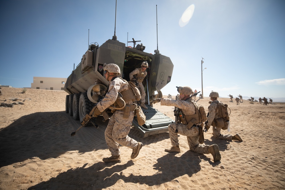 Delta Company, 3rd Assault Amphibian Battalion takes part in Integrated MOUT Training during ITX