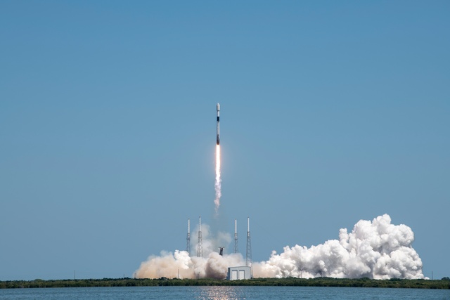 Falcon-9 launches 60 satellites into orbit