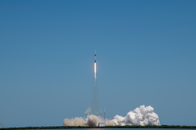 Falcon-9 launches 60 satellites into orbit