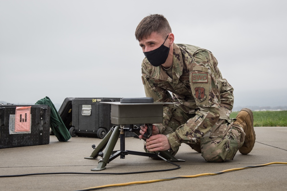 203rd Weather Flight conducts training