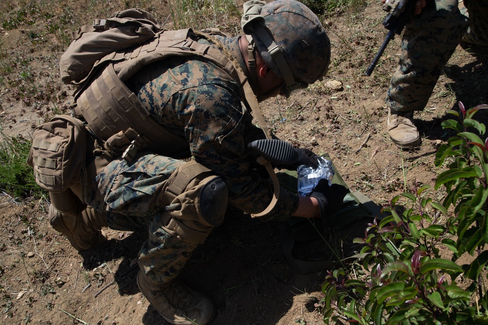 IMC Marines learn to emplace claymores