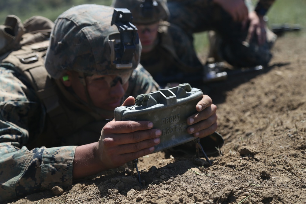 IMC Marines learn to emplace claymores