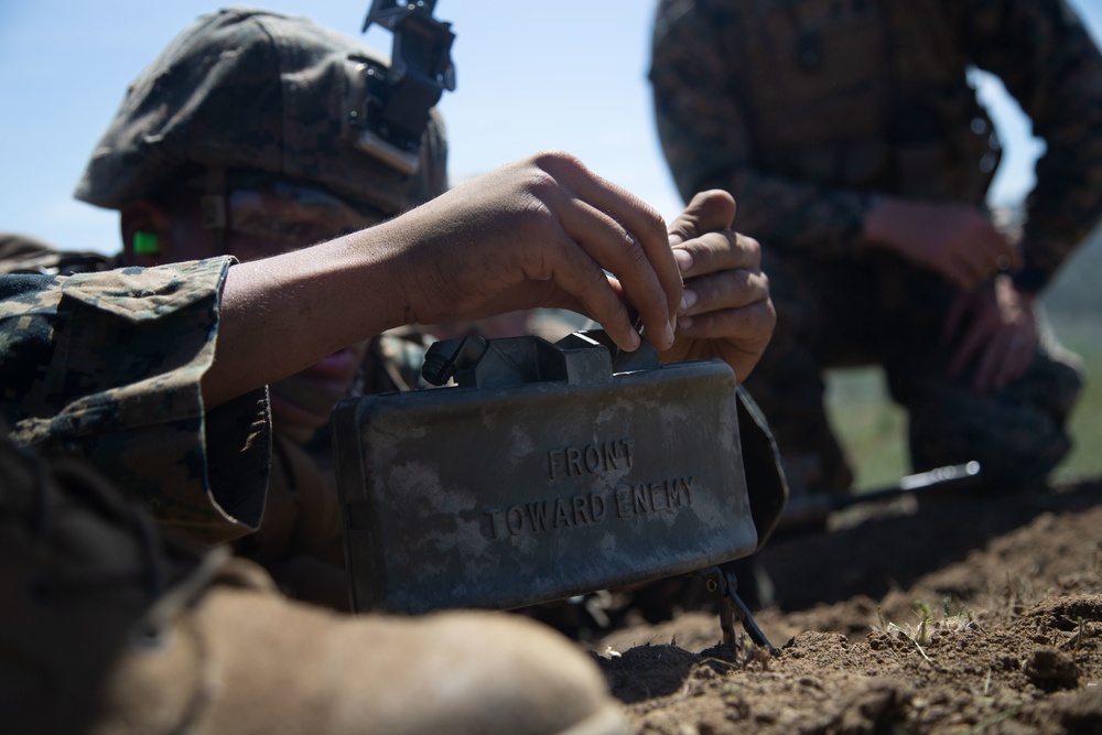 IMC Marines learn to emplace claymores