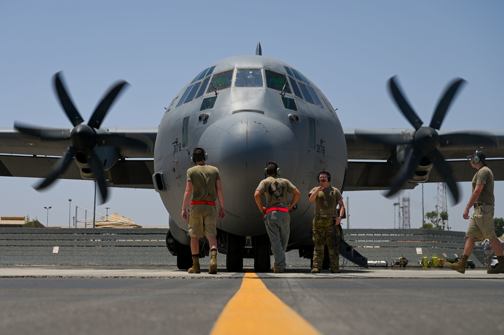 75th Expeditionary Airlift Squadron conducts training with Pararescue Airmen