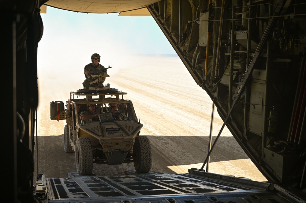 75th Expeditionary Airlift Squadron conducts training with Pararescue Airmen