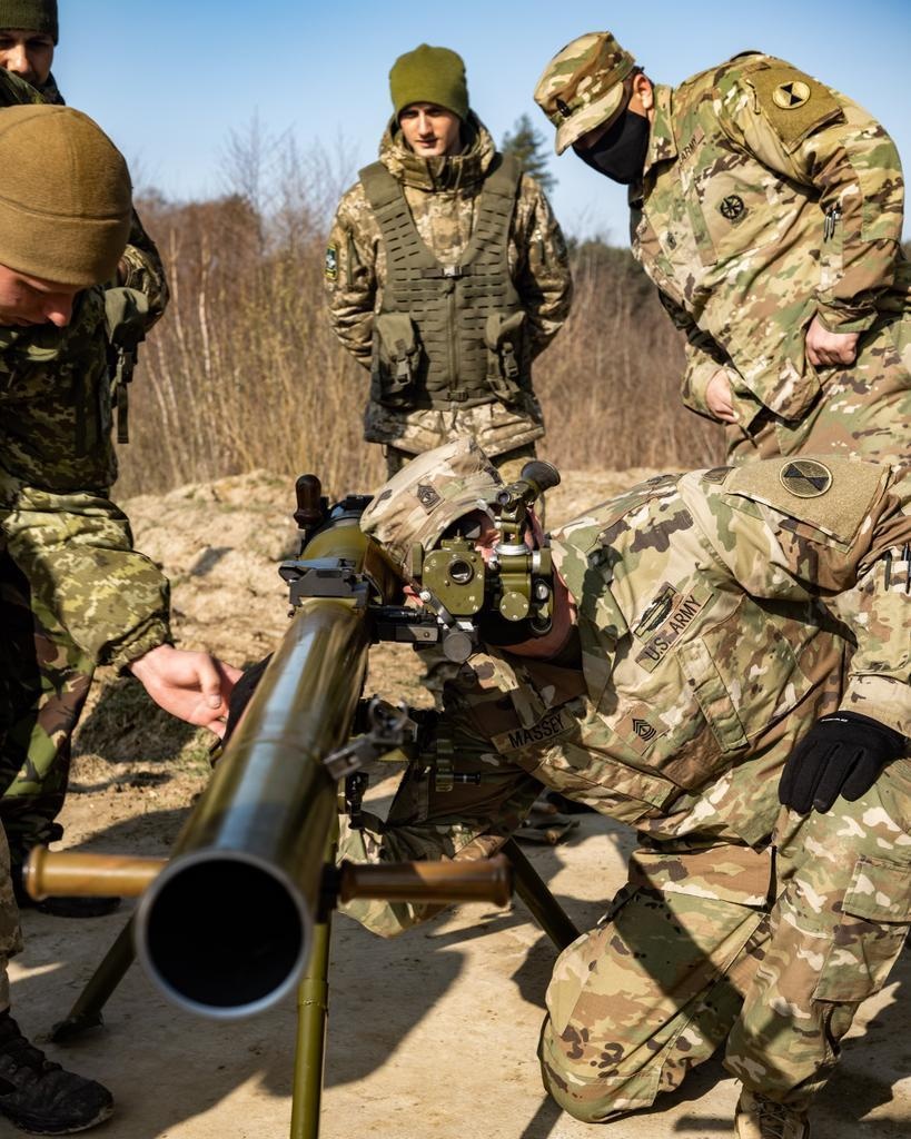 81st SBCT meet with Ukrainian soldiers