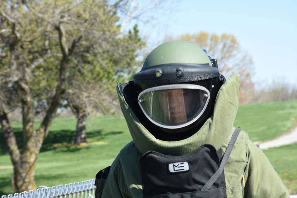 442d Fighter Wing and 509th Bomb Wing EOD conduct exercise with local law enforcement