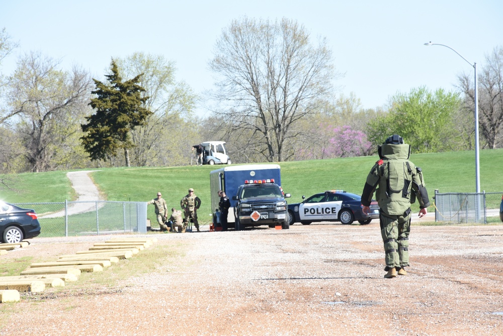 442d Fighter Wing and 509th Bomb Wing EOD conduct exercise with local law enforcement