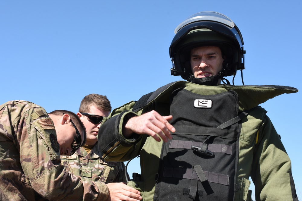 442d Fighter Wing and 509th Bomb Wing EOD conduct exercise with local law enforcement