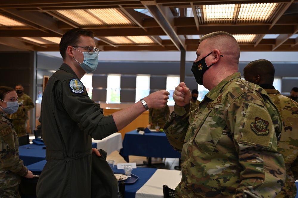 18th AF leadership visits America's Airlift Wing