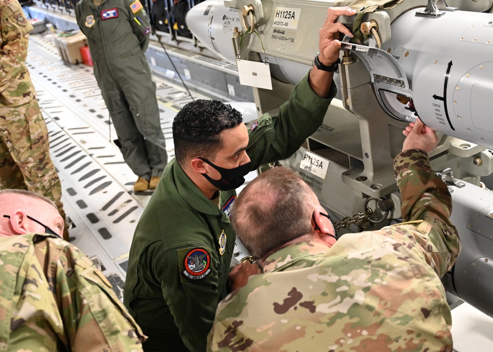 18th AF leadership visits America's Airlift Wing