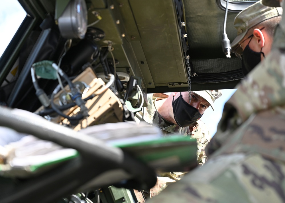 18th AF leadership visits America's Airlift Wing