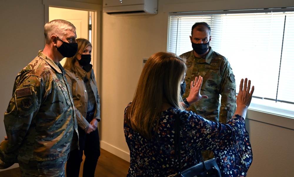 18th AF leadership visits America's Airlift Wing