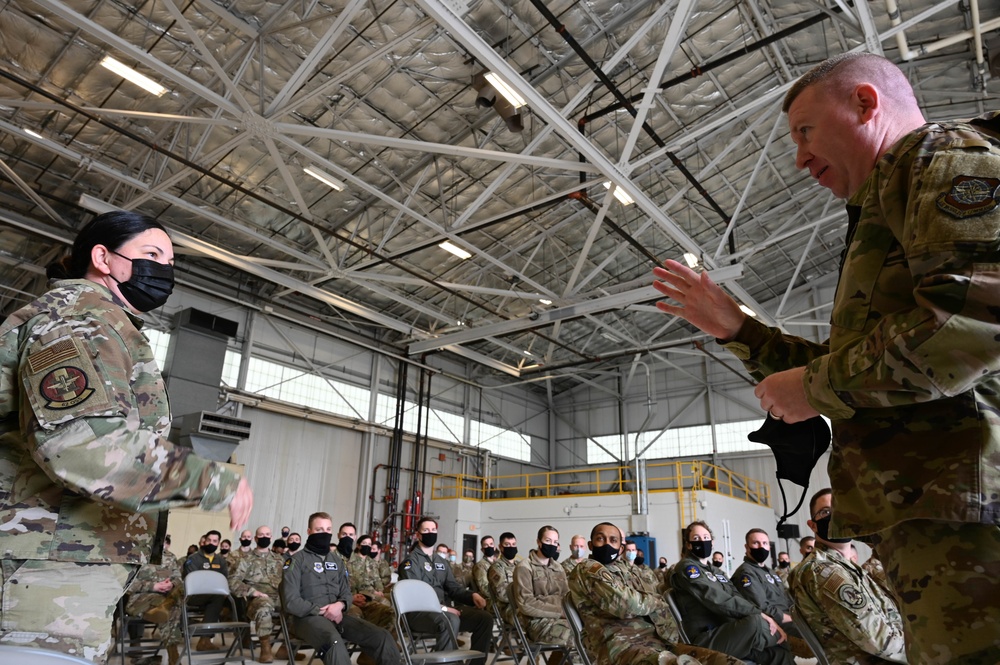 18th AF leadership visits America's Airlift Wing