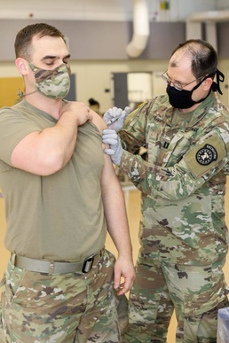 Army Recruiter Volunteers to Support COVID-19 Vaccination Clinic