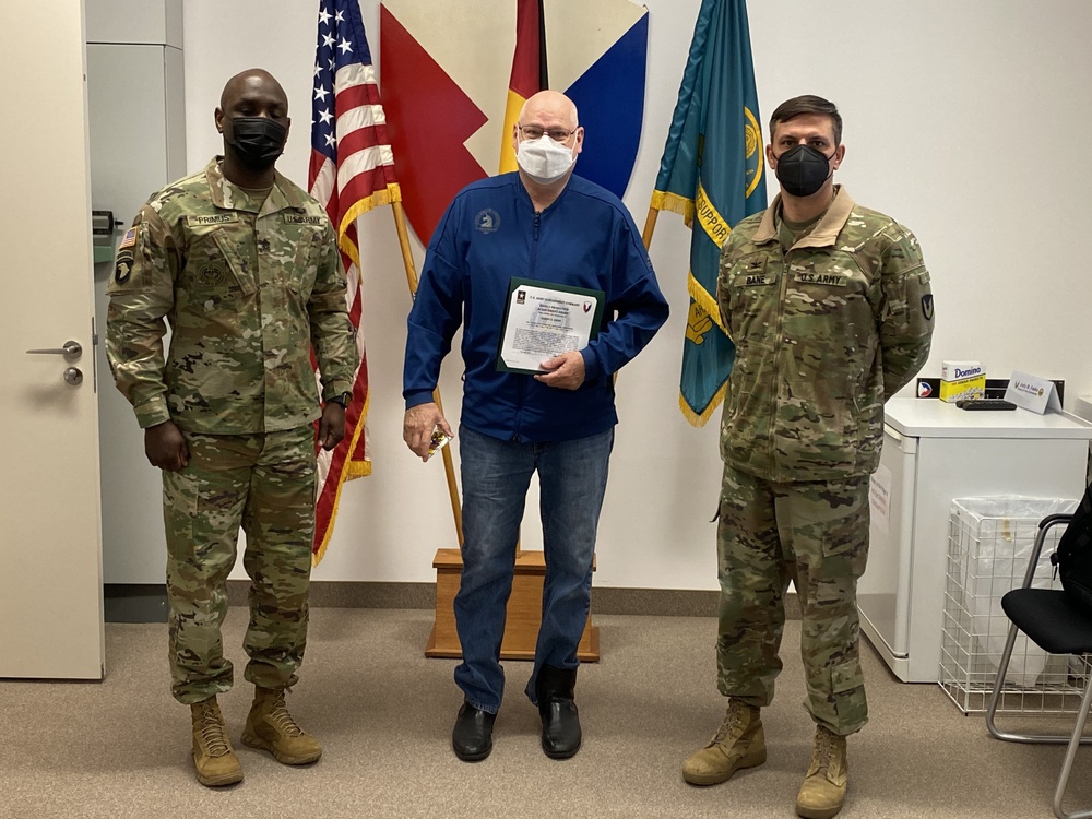 ASC commander recognizes AFSBn-Germany supply specialist with achievement award