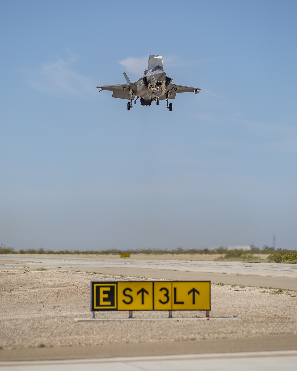 Narrow road expeditionary landing training at MCAS Yuma