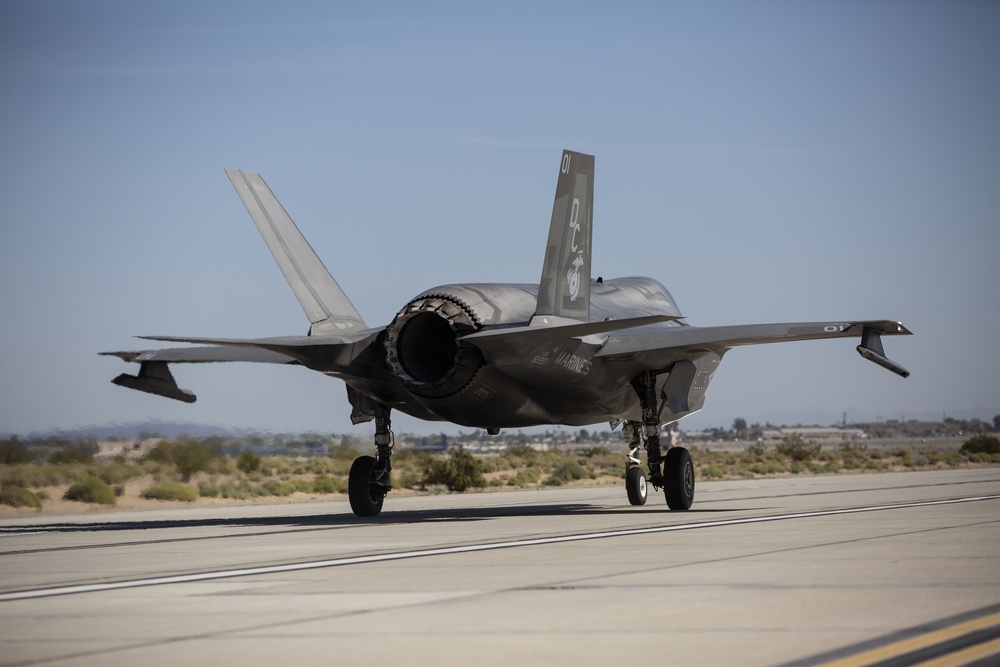 Narrow road expeditionary landing training at MCAS Yuma