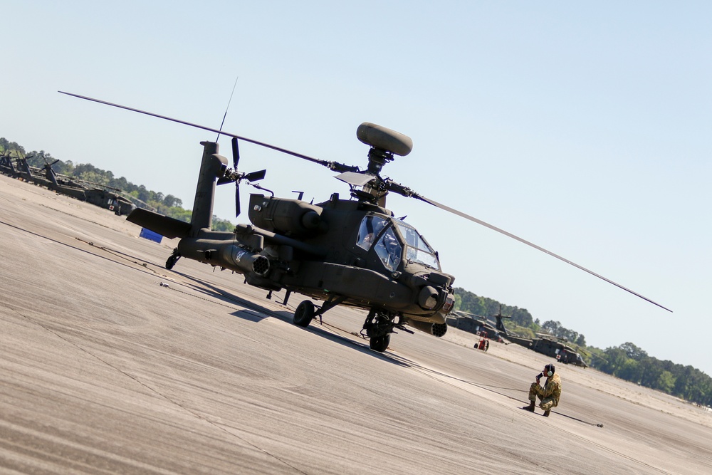 Marne Air Soldiers learn the newest version of the AH-64E Apache helicopter