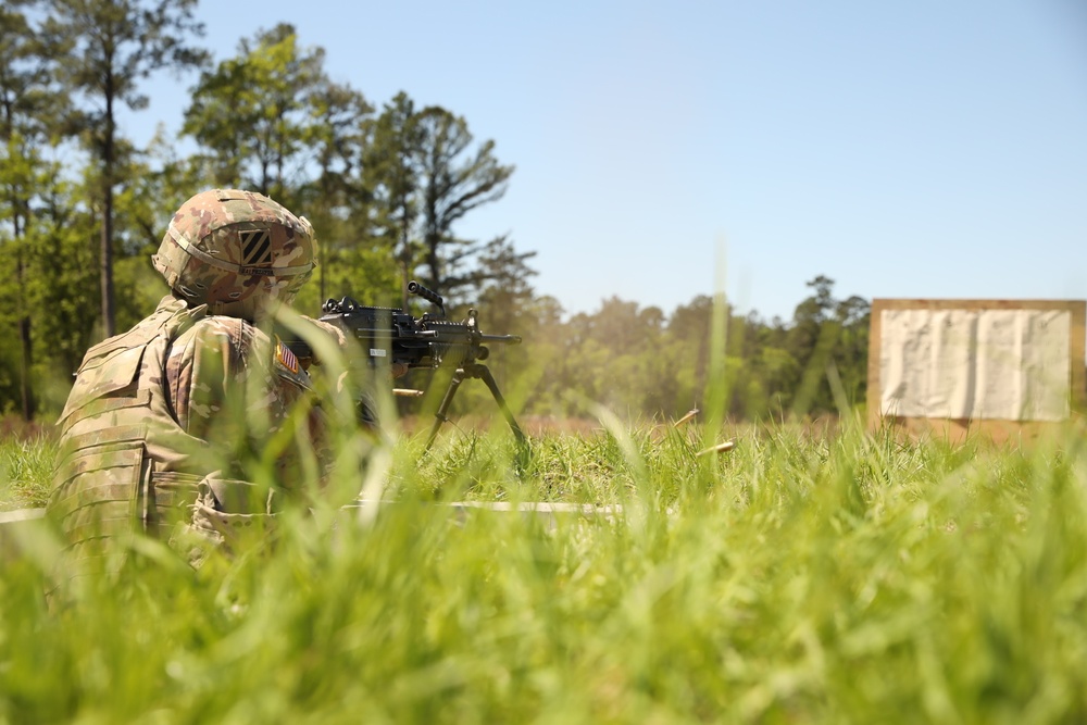 135th Quartermaster Company Conducts M249 Qualification