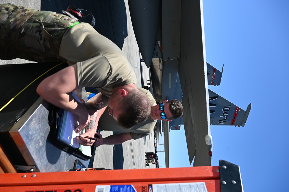Crew chiefs document post-flight inspections at Sentry Savannah
