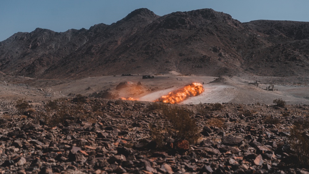 1st Battalion, 5th Marine Regiment Conducts Range 400