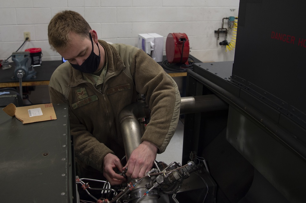 AGE Airmen help keep C-17s young