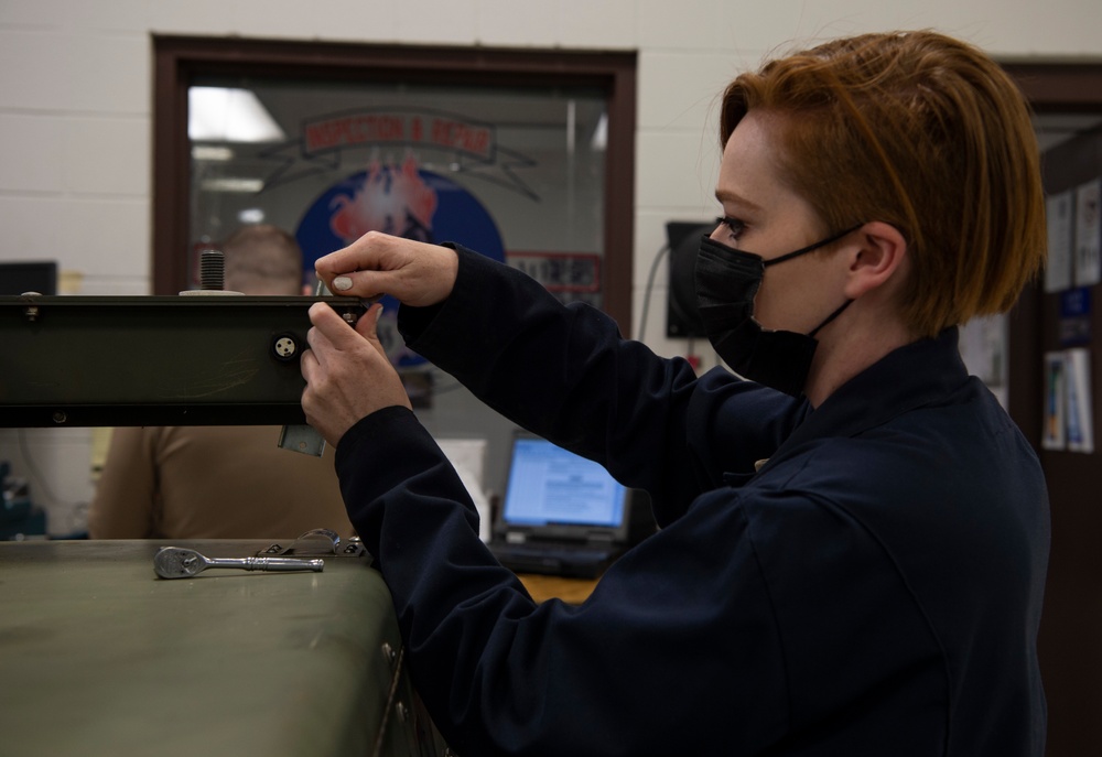 AGE Airmen help keep C-17s young