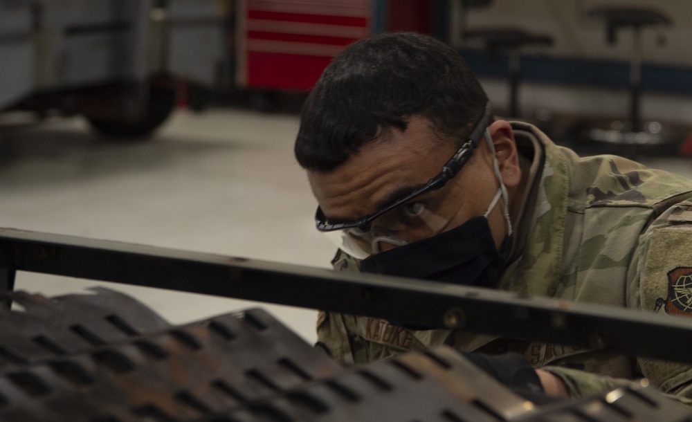 AGE Airmen help keep C-17s young